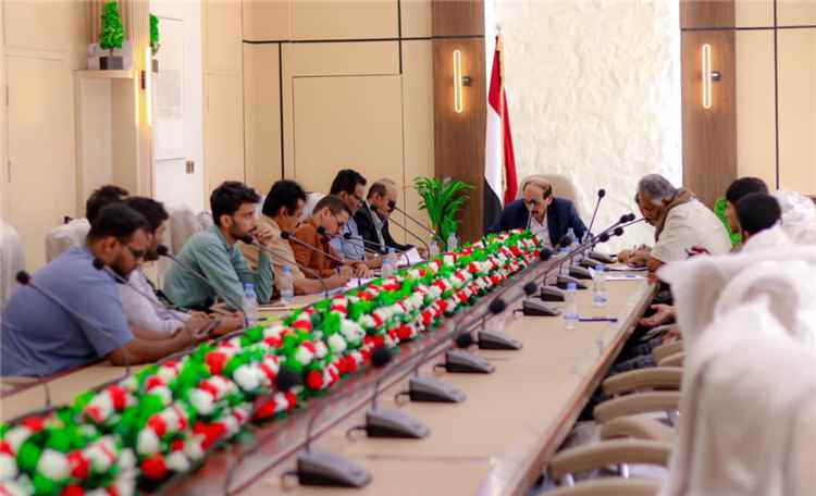 إحالة مناقصتي شراء أدوية لمركزي السرطان والكلى بشبوة للتحليل