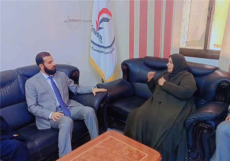 المحافظ الرباش يقدم إقرار الذمة المالية، ويبحث مع الهيئة الوطنية العليا لمكافحة الفساد إنشاء فرع للهيئة بمحافظة أبين 