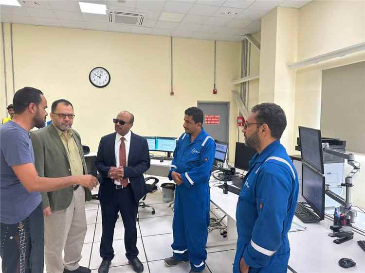 وزيرا الكهرباء والنفط  يطلعان على جاهزية محطة بترومسيلة للعودة إلى الخدمة