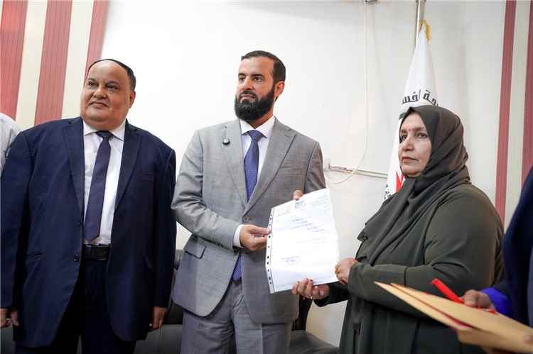 محافظ أبين يقدّم إقرار الذمة المالية ويؤكد التزامه بمبادئ الشفافية والنزاهة