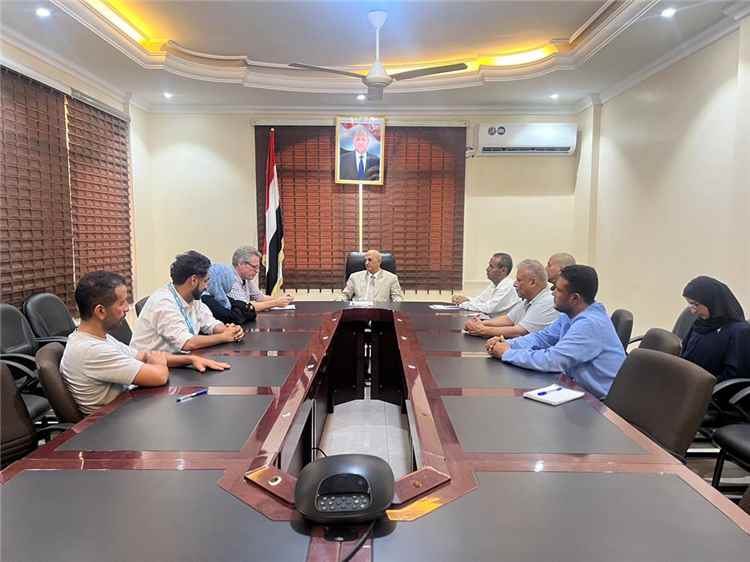 الوزير الشرجبي يناقش مع منظمة يمن آيد التحضيرات لمؤتمر المناخ ويلتقي مسؤول المياه في اليونيسيف