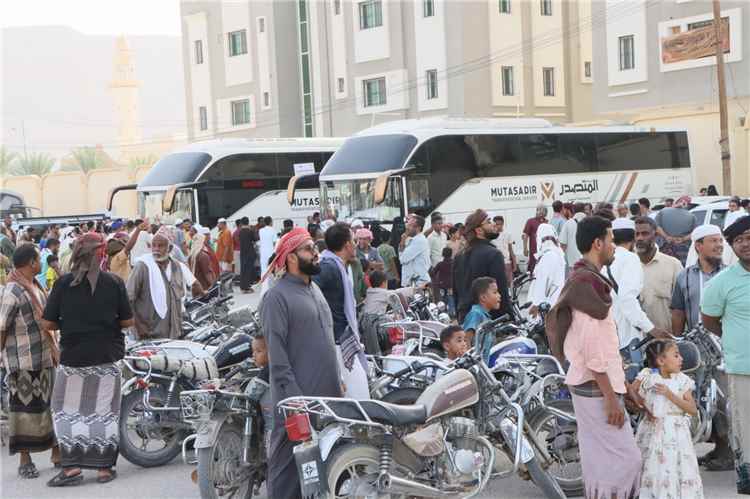 انطلاق رحلة الإيمان والرحمة عبر وكالتي روضة الحرمين والشامل بتفويج 133 حاج وحاجة نحو المشاعر المقدسة من مدينة سيئون