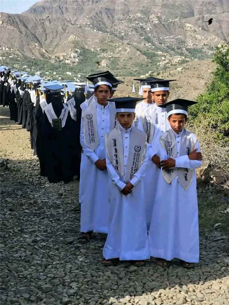تعز.. مديرية سامع تحتفي بتخرج 73 حافظاً وحافظة للقرآن الكريم