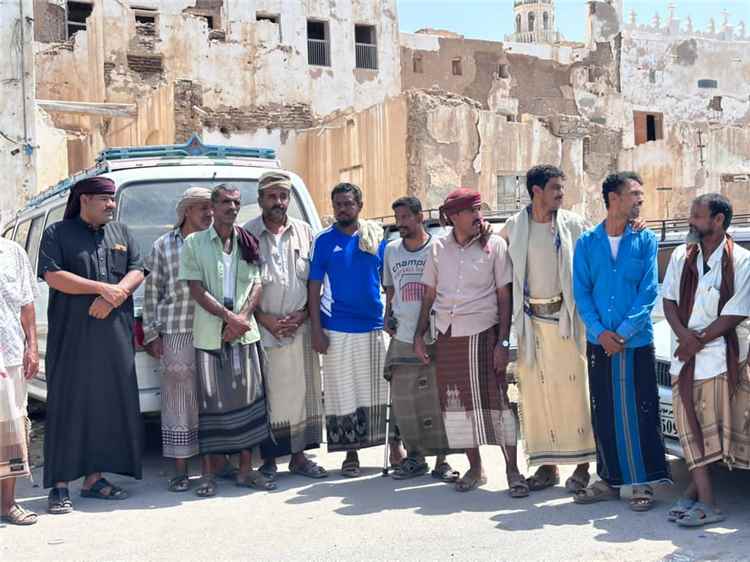 وقفة احتجاجية لسائقي الأجرة بالشحر تنديدًا بقرارات بشأن العمل النقابي ومطالبات بتمكين اللجنة المنتخبة