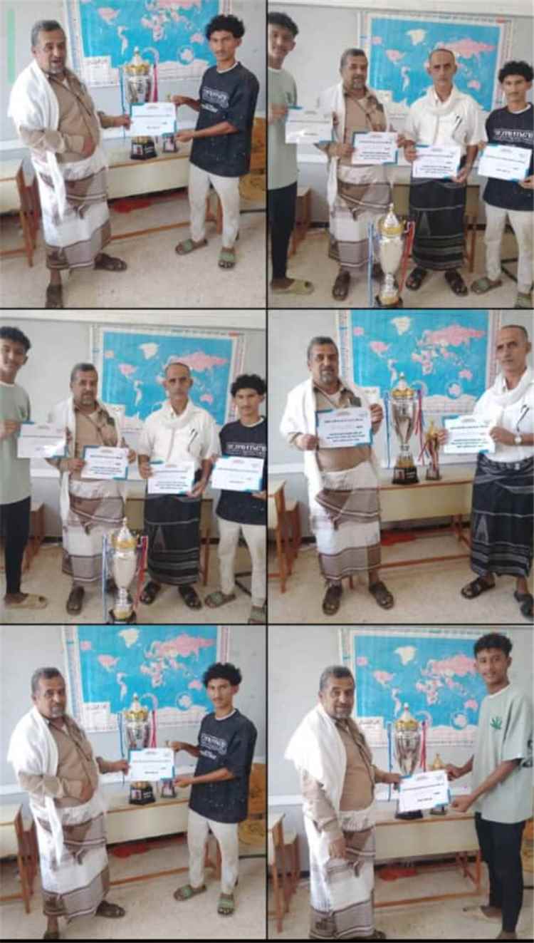 طلاب ثانوية عمر بن عبدالعزيز الحضن يكرّمون مديرهم ووكيلهم بشهائد تقديرية بعد الفوز بكأس حسين لعور