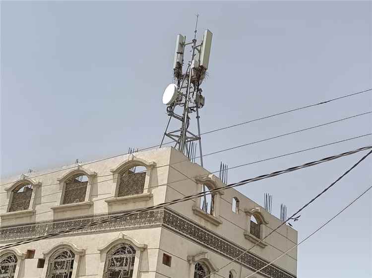 تركيب جهاز الماكرويف إيذانًا بقرب تشغيل خدمة الاتصالات برضىوم بعد أربع سنوات من التوقف
