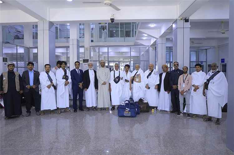 تدشين تفويج 81 حاجاً وحاجة من مطار الغيضة الدولي