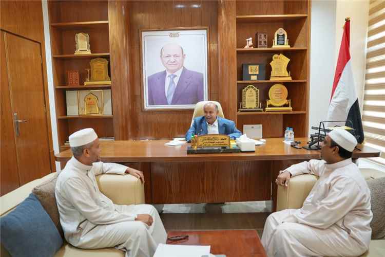 الخنبشي يشدد على أهمية الارتقاء بمستوى العمل الإداري والتنظيمي بمكاتب الأوقاف