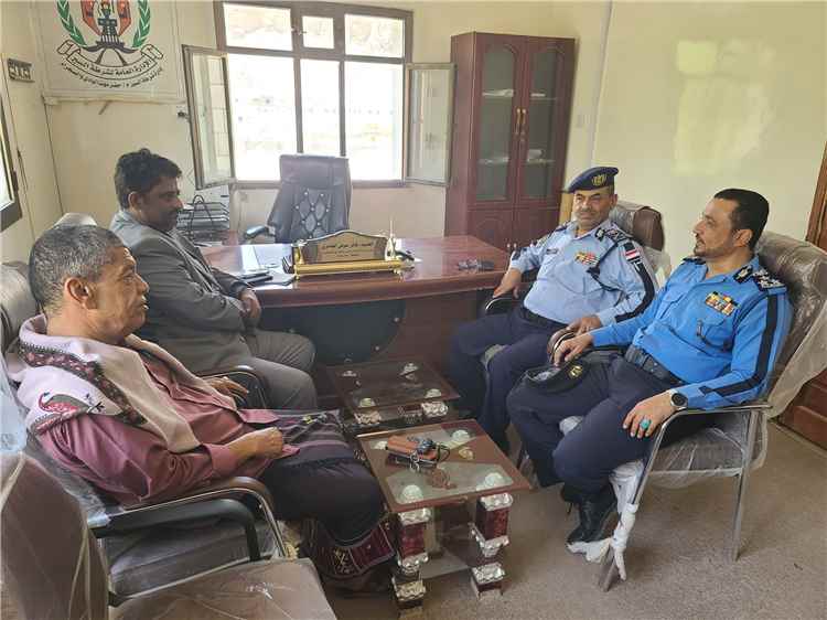 مدير عام شرطة السير ونائب رئيس هيئة النقل البري يطلعان على سير العمل بشرطة السير في حضرموت الوادي والصحراء