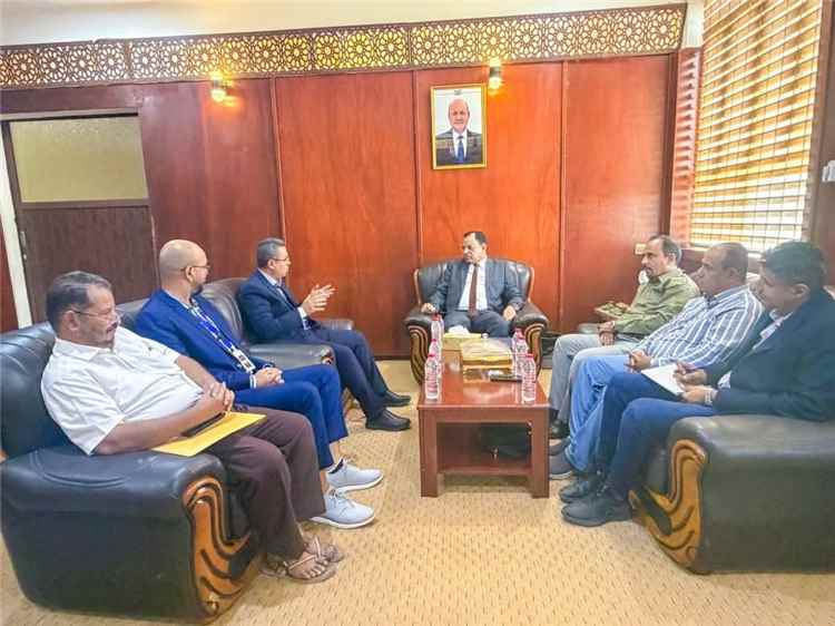 الوزير السقطري يبحث مع مؤسسة رواد تعزيز الشراكة لمناقشة التنسيق لتنفيذ مشاريع تنموية في قطاعي الزراعة والأسماك