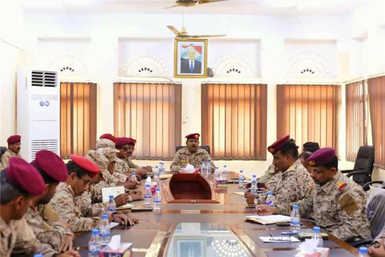 قائد المنطقة العسكرية الثانية يترأس اجتماعاً استثنائياً لمناقشة الأوضاع العسكرية والأمنية وتعزيز الجاهزية القتالية بساحل حضرموت