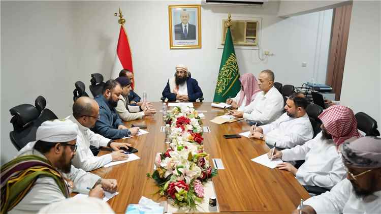 وزير الأوقاف يترأس إجتماع للجنة الإستشارية لموسم حج 1447هـ