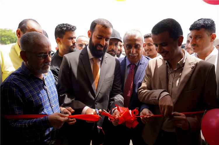 محافظ أبين يفتتح مشروع سكن الطالبات بجامعة أبين ضمن مشروع تعزيز الصمود والتنمية