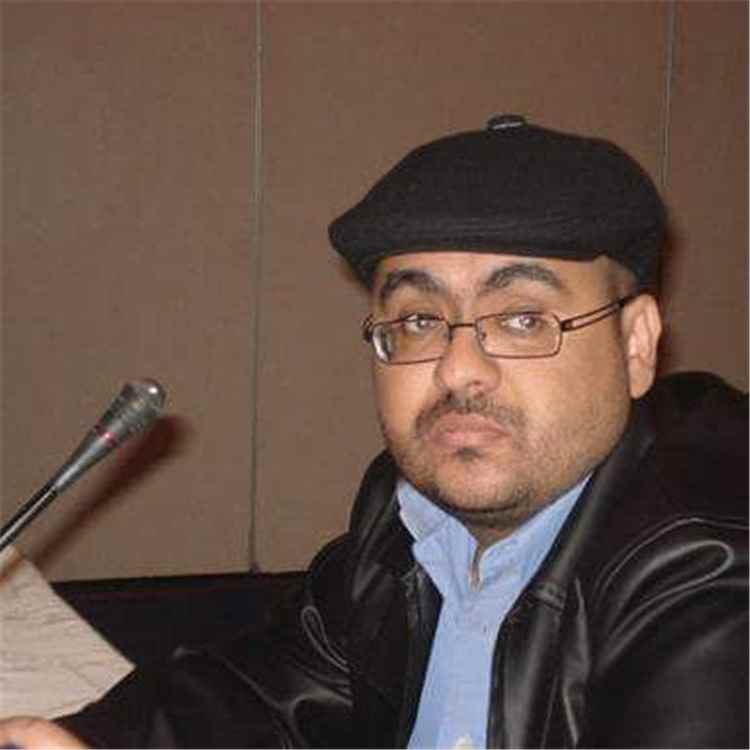 صالح البيضاني: فارق كبير بين حكومة ملتزمة تجاه الشعب وميليشيات أوقفت المرتبات