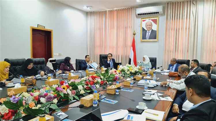 رئيس اللجنة الوطنية للمرأة تترأس لقاءً تعريفياً بعدن لتعزيز دور المرأة في مكافحة الفساد