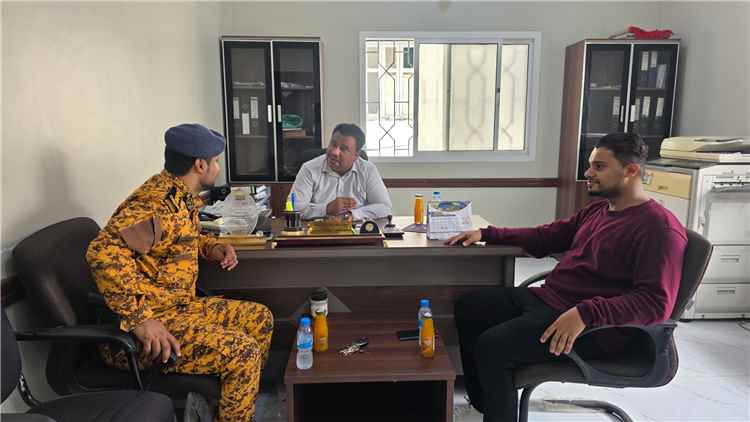 مدير مكتب الواجبات الزكوية بالمكلا يلتقي مدير إدارة حماية المنشآت وكبار الشخصيات لبحث تعزيز التعاون المشترك
