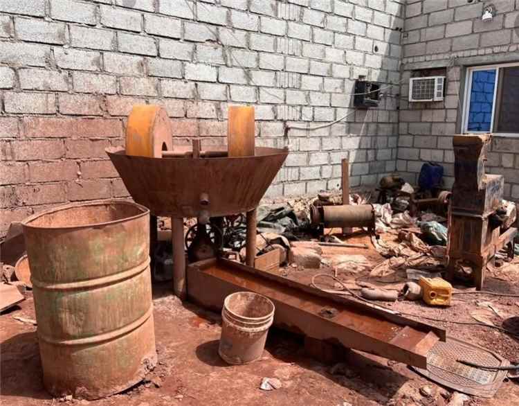 ضبط معملاً عشوائياً لتعدين الذهب بمدينة المكلا