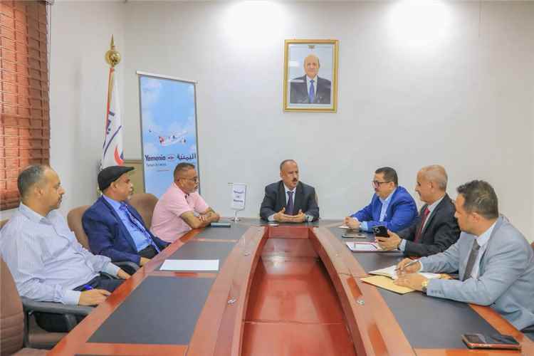 وزير النقل يناقش مع قيادة "اليمنية" خطط تعزيز استقرار التشغيل