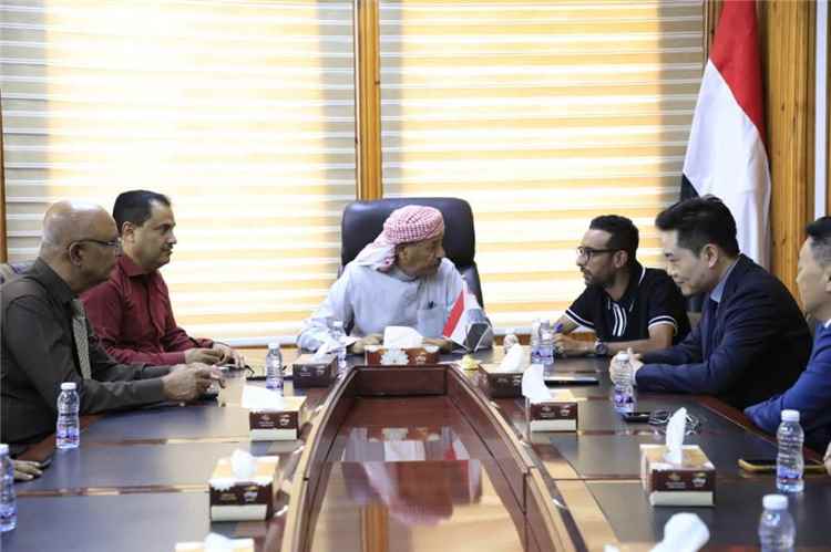 الوكيل بارباع  يبحث مع شركة صينية خطط دعم قطاع التوليد بالطاقة البديلة