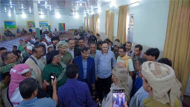 شيخ مشايخ آل سليمان يشيد بتوجيهات محافظ شبوة بإقامة عزاء للفقيد الخرما في عتق