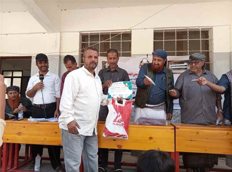 حفل تكريمي لأوائل الطلاب والمعلمين بمدرسة الفقيد محمد زين بدر في سرار يافع