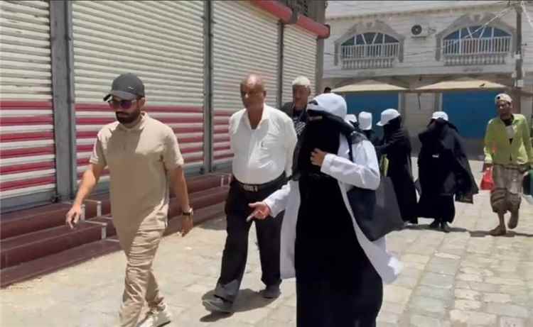 مدير عام صيرة يشارك في الحملة الميدانية لمكافحة الملاريا وحمى الضنك بالمديرية