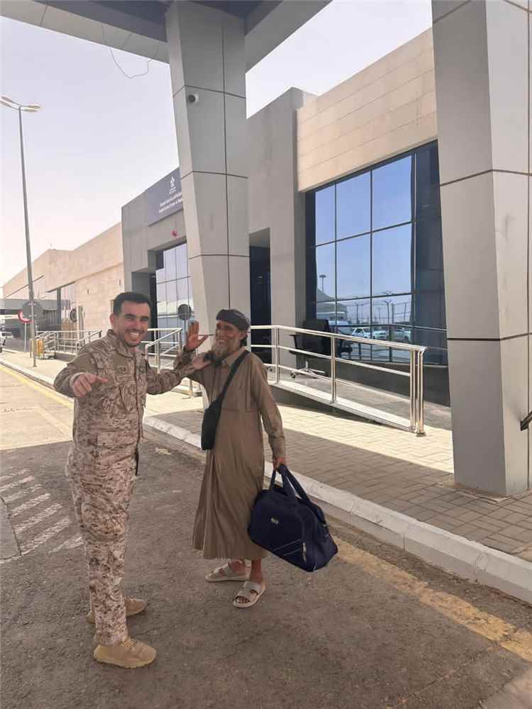 قيادة قوات التحالف بشبوة تحقق حلم والدي الشهيدين إسحاق وعمر العظمي بأداء فريضة الحج