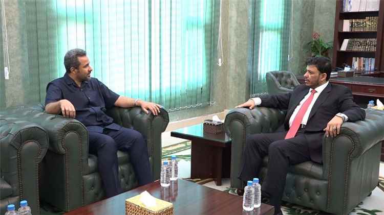 الدكتور عبدالله العليمي يلتقي محافظ لحج ويشيد بجهود السلطة المحلية في تعزيز الأمن وتحسين الخدمات