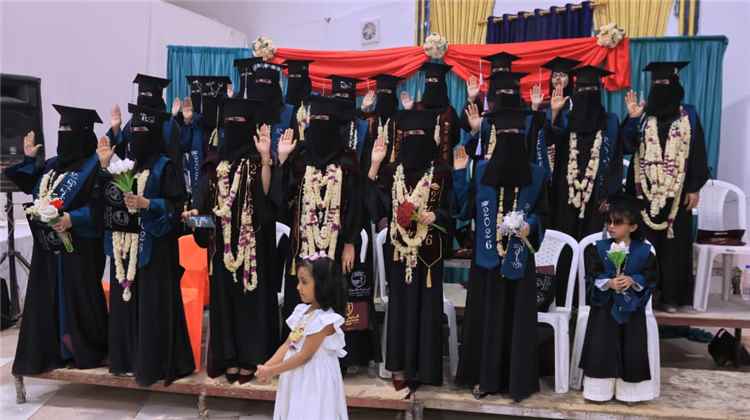 المعهد العالي للعلوم الصحية بمأرب يحتفي بتخرج دفعة من قسمي الصيدلة والتمريض
