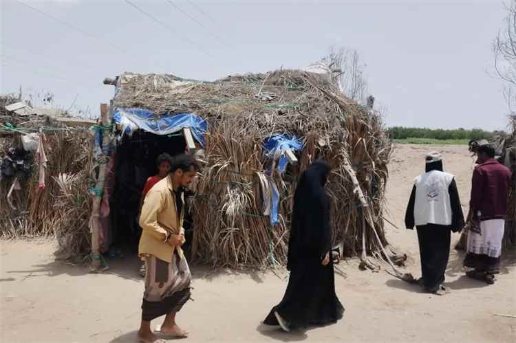 صرخات مكبلة.. ملف يوثق سير الحياة في مخيمات النزوح باليمن