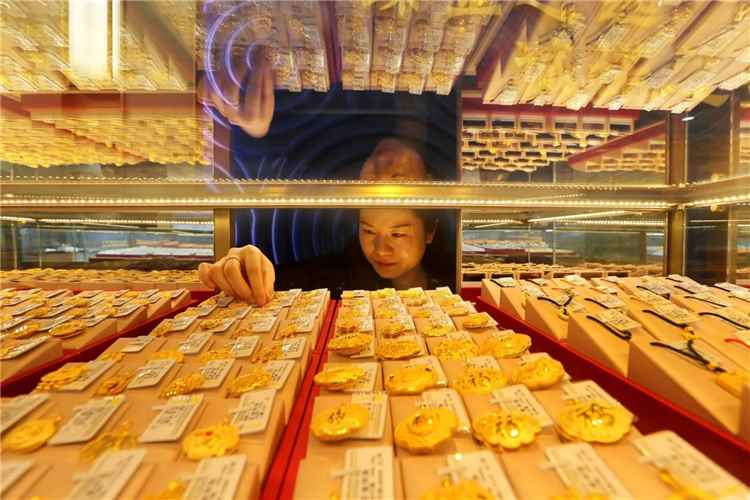 الذهب يتراجع تحت وطأة صدمة النفط ومخاوف التضخم المستدام 