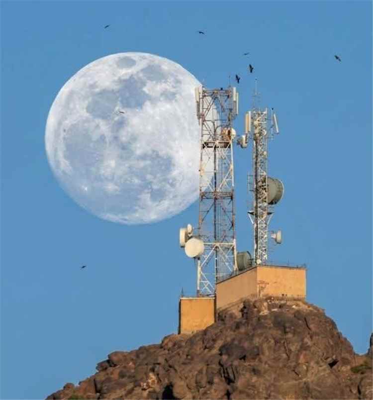 تكرار الاعتداءات على كابلات الألياف الضوئية يشل الاتصالات في لحج وأبين ويافع قبيل العيد