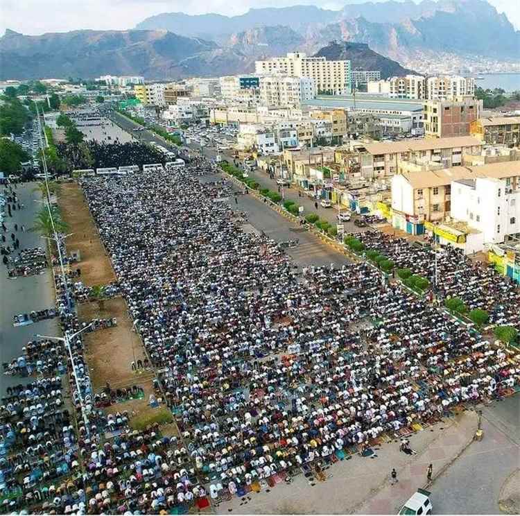 خطباء العيد في عدن يخصصون جانباً من خطب الأضحى للحديث عن قضايا الاعتداءات الأخيرة على الأطفال