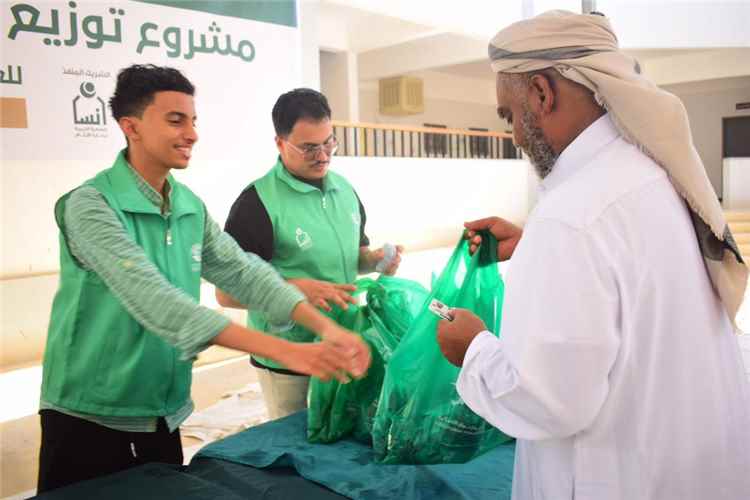 بدعم من مركز الملك سلمان.. تدشين مشروع توزيع لحوم الأضاحي بسيئون باستفادة 1600 أسرة 