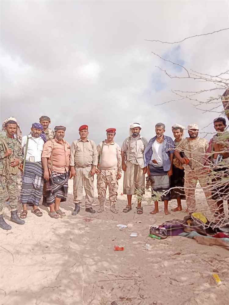 قيادة اللواء الخامس مشاة تنفذ زيارة عيدية للنقاط العسكرية والأمنية في أحور