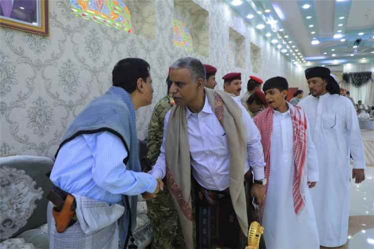 محافظ المهرة يؤكد أهمية وحدة الصف وتعزيز الأمن والاستقرار 