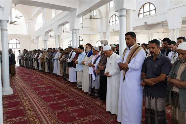مساجد الضالع تحتضن صلاة الغائب على الرئيس هادي وسط حضور واسع للمواطنين