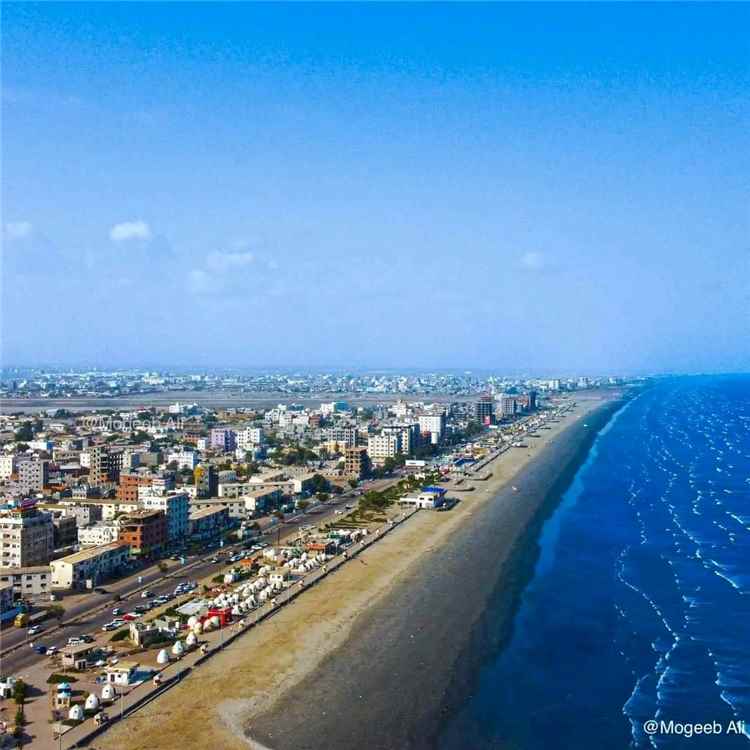 شكاوى من فوضى سياكل النار وسياكل التوصيل في ساحل أبين بعد حادثة اصطدام بمواطن