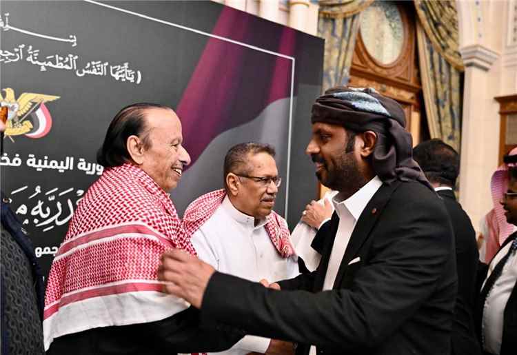 الشيخ عمرو ​بن حبريش يشارك في مراسم تشييع جثمان الرئيس السابق عبدربه منصور هادي