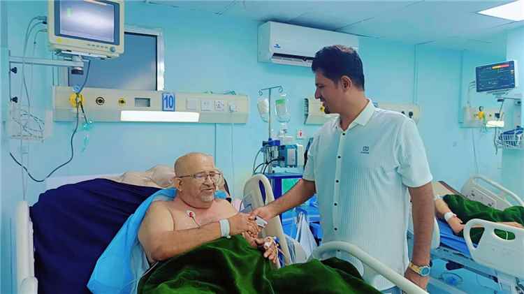 مدير إعلام محافظة أبين يطمئن على صحة الأستاذ ناصر عوض موسى بالعناية المركزة في مستشفى عدن الألماني