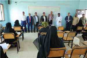 أمين عام المجلس المحلي بالمهرة ونواب رئيس الجامعة يدشنون الامتحانات النهائية للفصل الدراسي الثاني بالجامعة