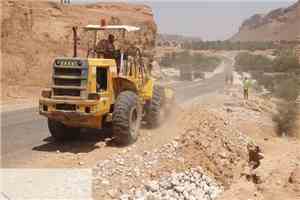 استمرار أعمال تأهيل الطريق الحيوي بين الوادي والساحل بحضرموت