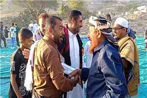 جموع المصلين يؤدون صلاة عيد الأضحى في سرار يافع وسط أجواء إيمانية ودعوات لتعزيز التلاحم والتنمية