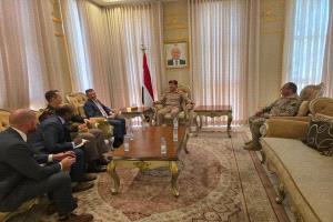 وزير الدفاع يناقش مع السفير الامريكي  مستجدات الاوضاع في اليمن