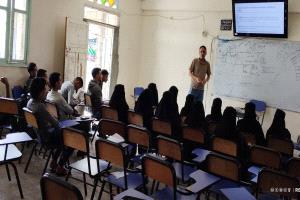 الدائرة الطبية في كلية المجتمع التقنية تعز تنظم دورة أساسيات التنفس الصناعي