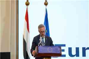 السفير الأوروبي من عدن: دعمنا للحكومة اليمنية مستمر والسلام هو الطريق الوحيد لإنهاء الحرب