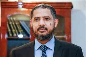 صلاح باتيس يدعو مجلس القيادة الرئاسي إلى مراجعة سياساته ويحذر من تفاقم الأوضاع في البلاد