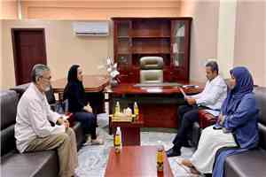 محافظ لحج "الحالمي" يلتقي المدير الإقليمي لمركز "سيفيك" دنيا المأمون لبحث تعزيز العلاقة بين الأمن والمواطن بالمحافظة