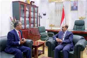 الإرياني يلتقي السفير الليبي ويتسلم دعوة للمشاركة في الاجتماع الوزاري لوزراء الإعلام العرب