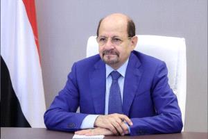 رئيس الوزراء ورئيس أركان قوات درع الوطن يبحثان تعزيز الجاهزية والتنسيق الأمني في عدن